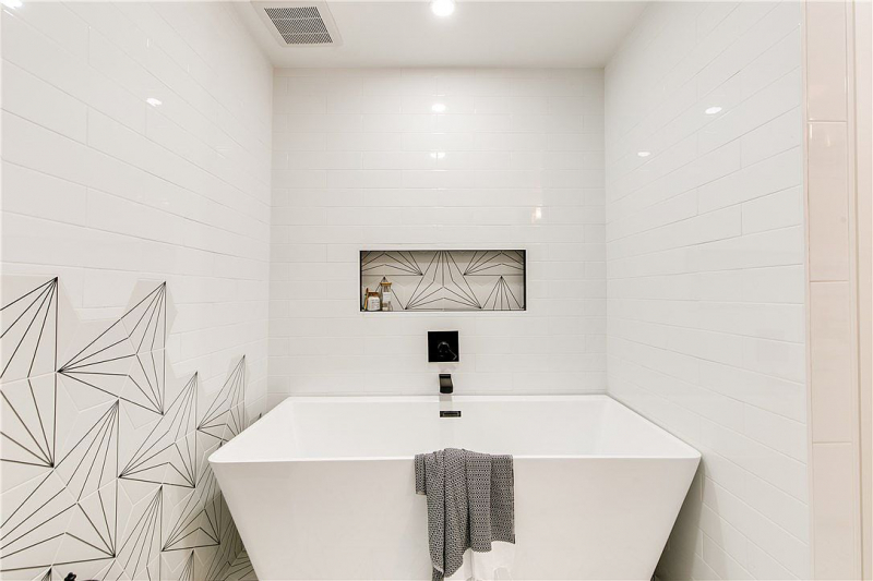 Trapezoid bathtub with white tile and patterned cutout