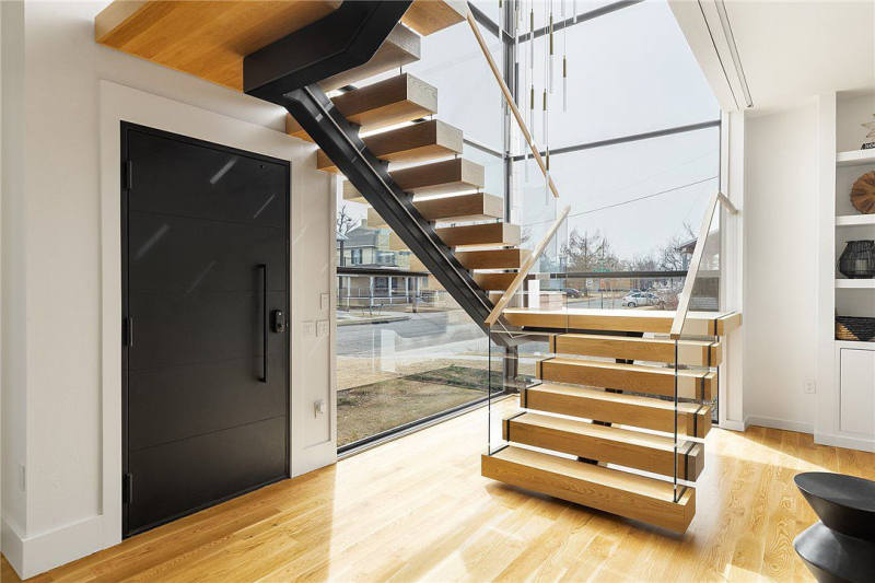 Floating glass and oak tread staircase