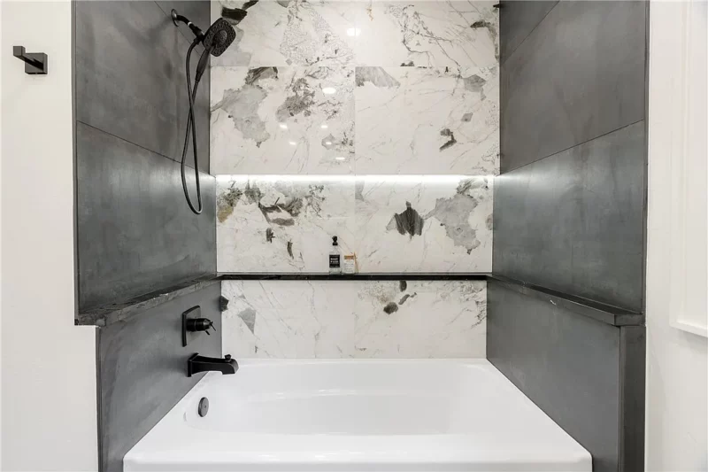 Luxury bathtub with marble walls