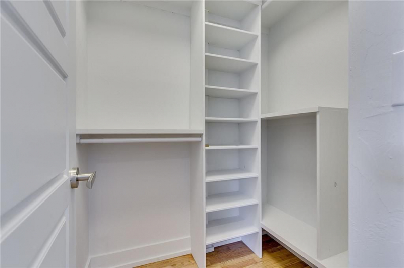 Walk in closet with built-in shelves and storage system
