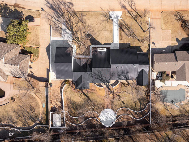 Aerial view of 8015 Glenwood Ave